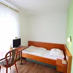 Hotel-doerfler Garni Ξενοδοχείο 3*
