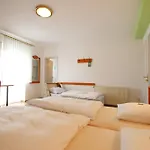 Hotel-doerfler Garni Ξενοδοχείο 3*