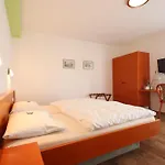 Hotel-doerfler Garni Ξενοδοχείο 3*