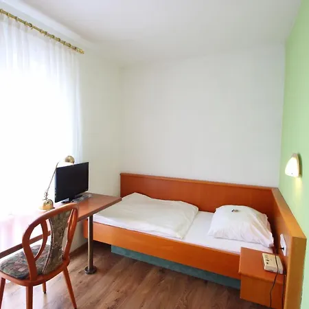 Hotel-doerfler Garni Hotel 3*