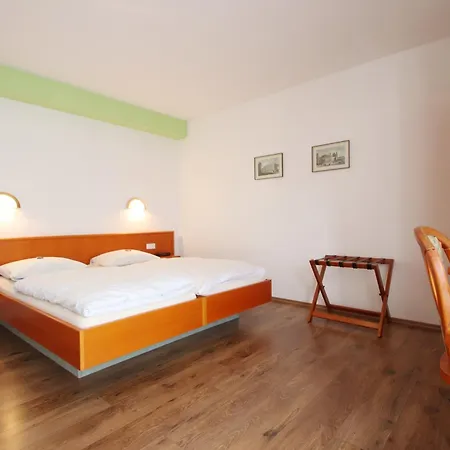 Hotel Hotel-doerfler Garni