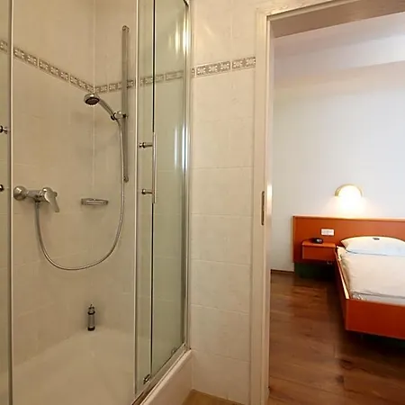 Hotel-doerfler Garni Ξενοδοχείο 3*