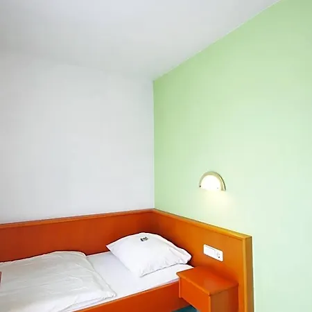 Hotel-doerfler Garni Ξενοδοχείο 3*