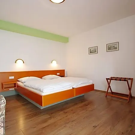 Hotel-doerfler Garni Ξενοδοχείο 3*