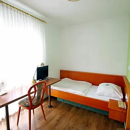 Hotel-doerfler Garni Ξενοδοχείο